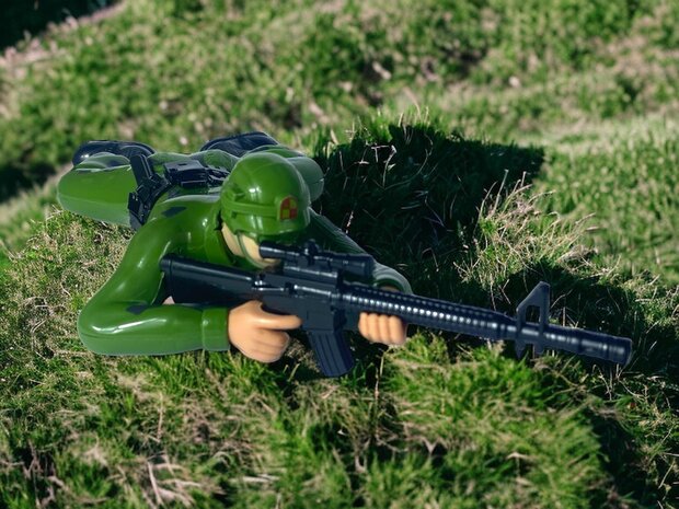 Military army man - with shooting sounds - crawling and LED flash lights